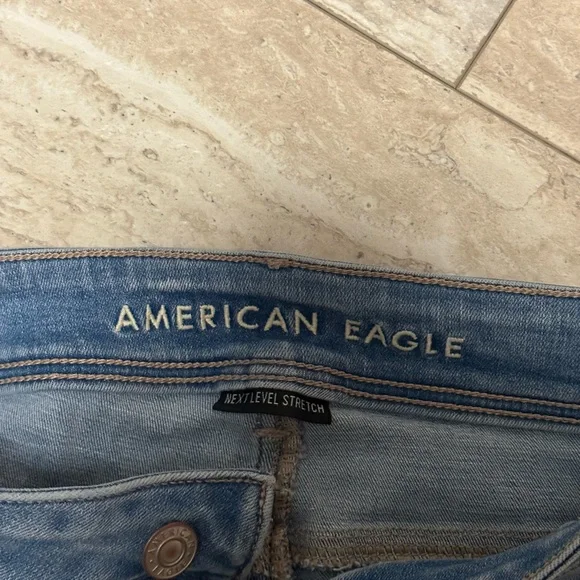 American Eagle Outfitters Women's Blue Distressed Jeans - Picture 2 of 6
